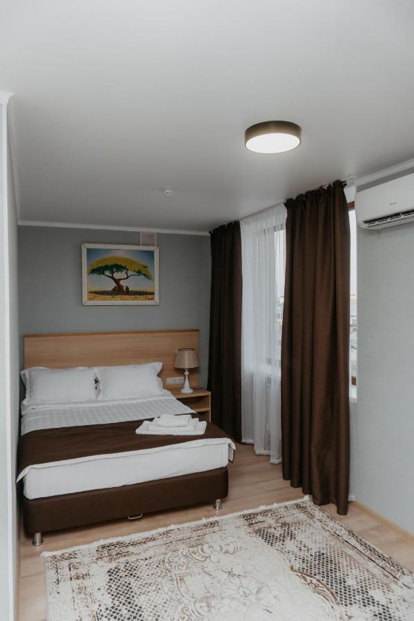 Aral Hotel Buitenkant foto