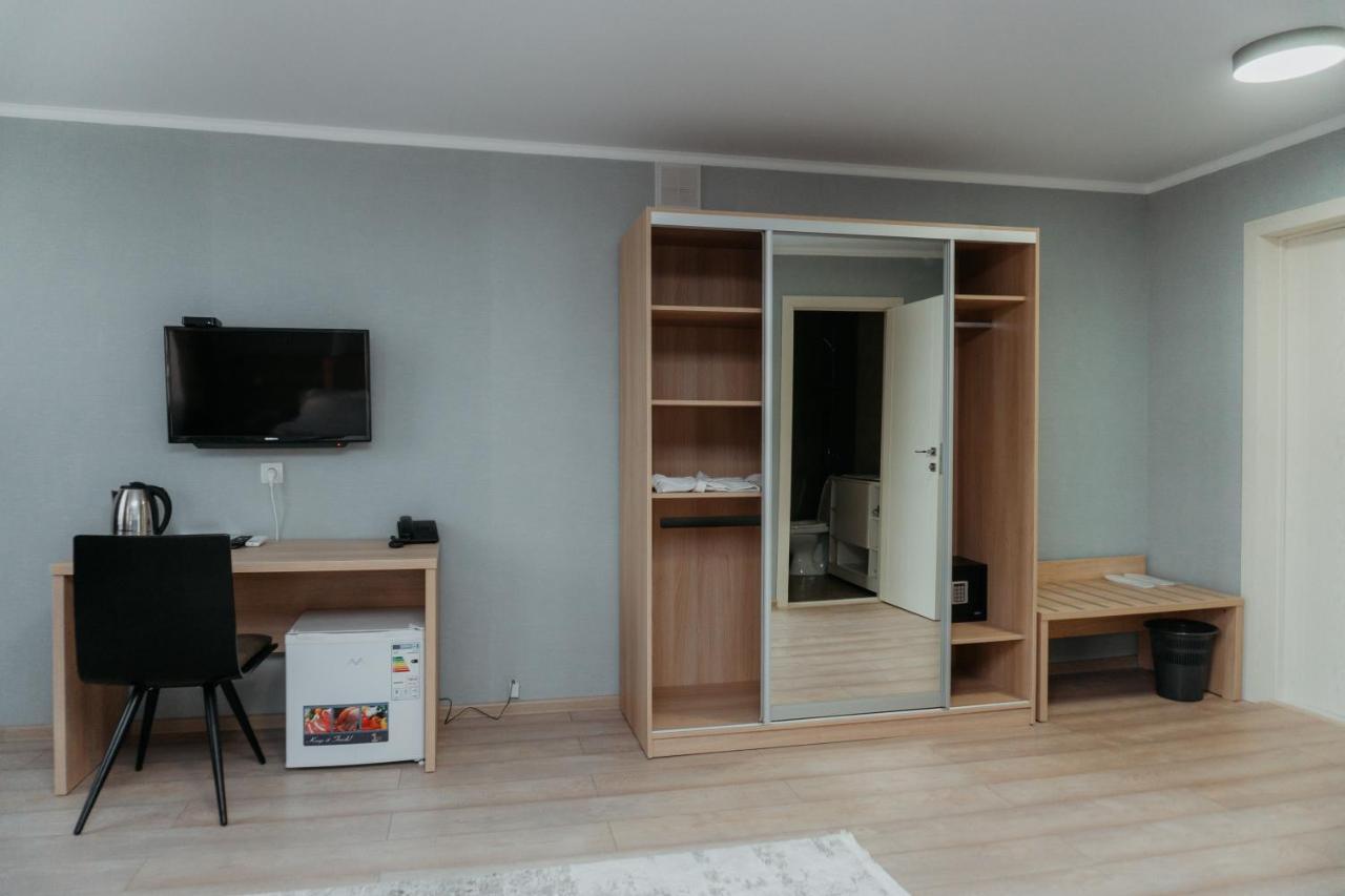 Aral Hotel Buitenkant foto